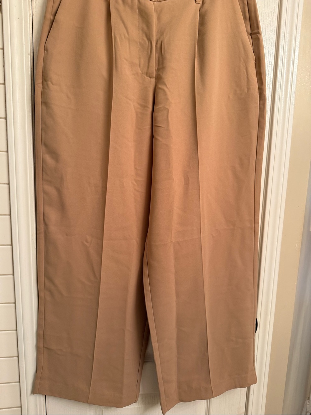 Banana Republic Women’s Wide-Leg Trousers in Camel size 16